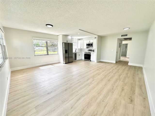 213 N Oakridge N 213, Deerfield Beach, FL 33442