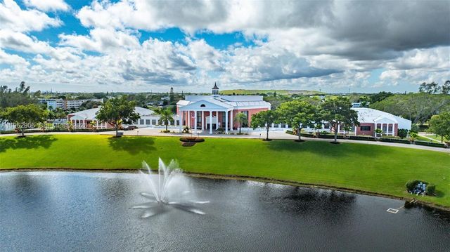 213 N Oakridge N 213, Deerfield Beach, FL 33442