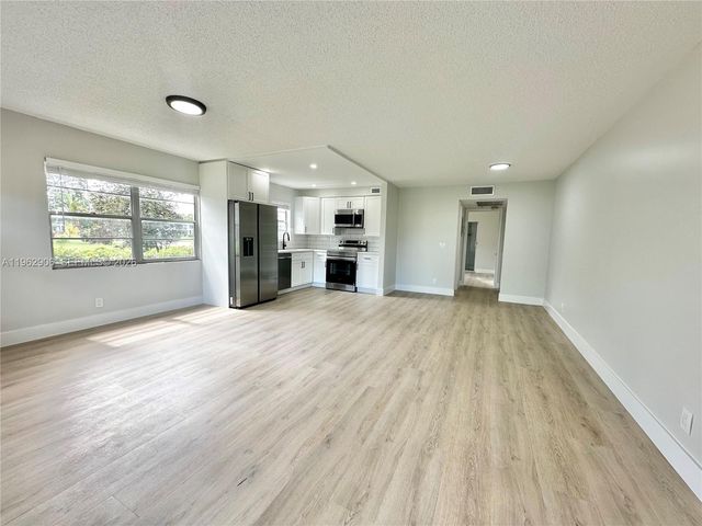 213 N Oakridge N 213, Deerfield Beach, FL 33442