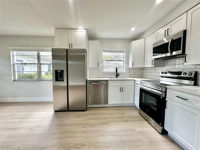 213 N Oakridge N 213, Deerfield Beach, FL 33442