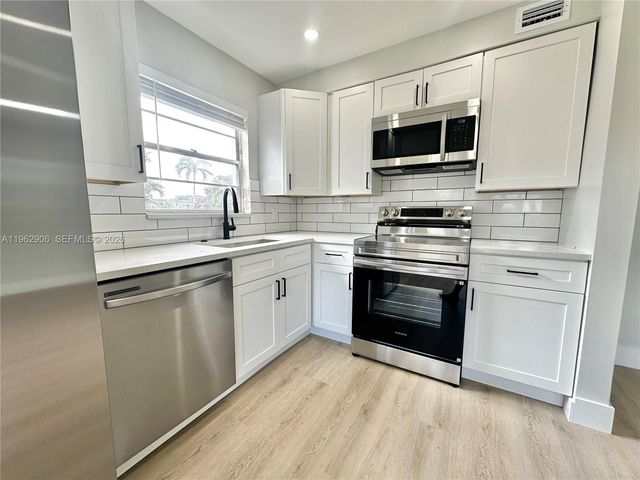 213 N Oakridge N 213, Deerfield Beach, FL 33442