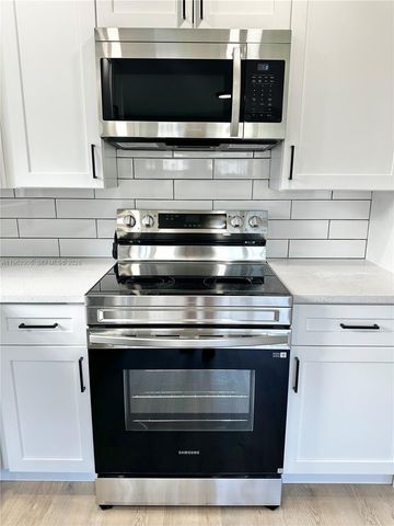 213 N Oakridge N 213, Deerfield Beach, FL 33442