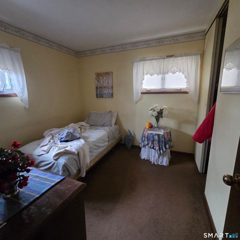 24 Coolidge Street, Windsor Locks, CT 06096