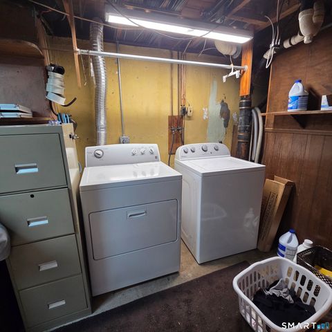 24 Coolidge Street, Windsor Locks, CT 06096