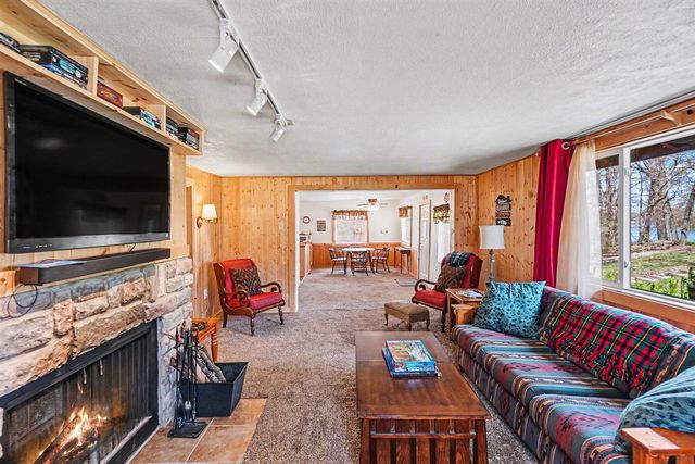880 W Lincoln Avenue, White Cloud, MI 49349