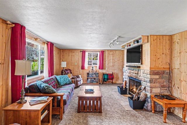880 W Lincoln Avenue, White Cloud, MI 49349