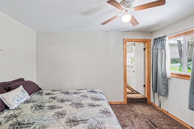 880 W Lincoln Avenue, White Cloud, MI 49349