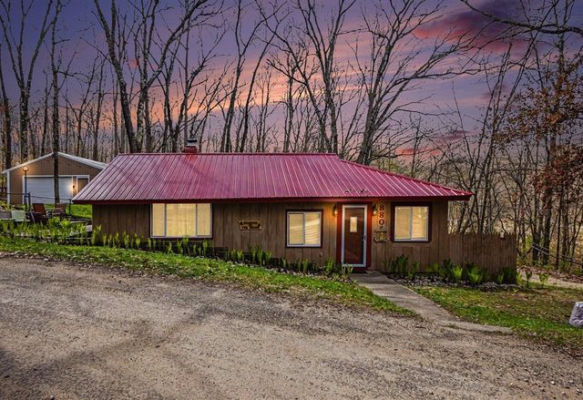 880 W Lincoln Avenue, White Cloud, MI 49349