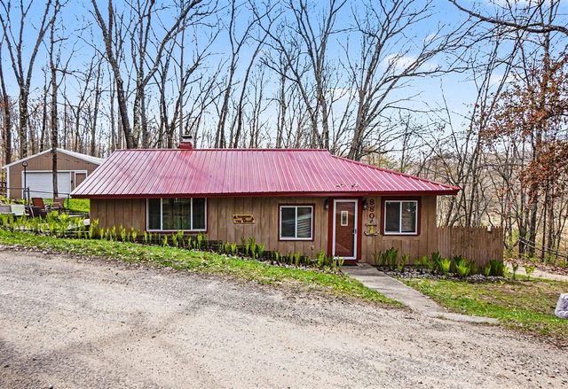 880 W Lincoln Avenue, White Cloud, MI 49349