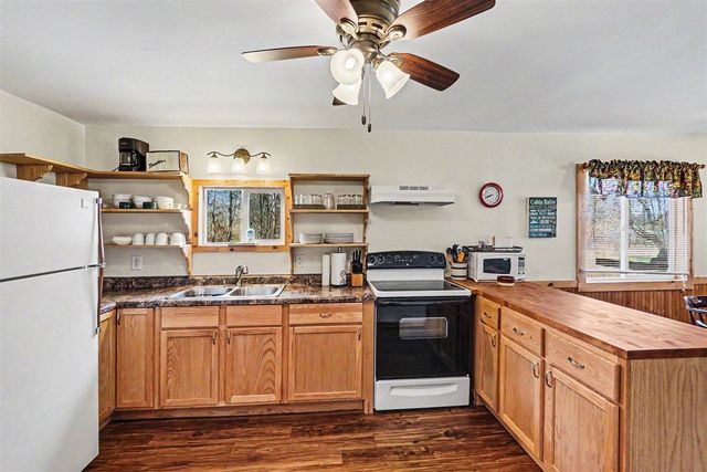 880 W Lincoln Avenue, White Cloud, MI 49349