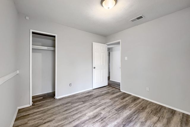 6923 Jeb Stuart Drive, Richmond, TX 77469