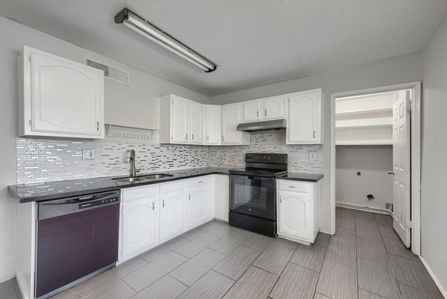 6923 Jeb Stuart Drive, Richmond, TX 77469