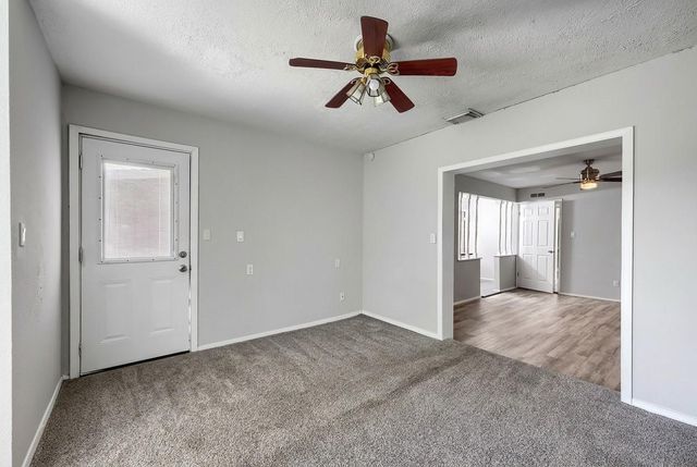 6923 Jeb Stuart Drive, Richmond, TX 77469