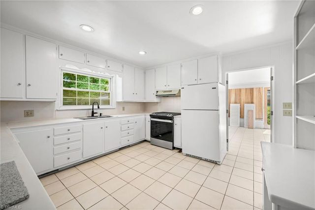 2881 Monticello Drive, Winston-salem, NC 27106