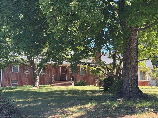 2881 Monticello Drive, Winston-salem, NC 27106