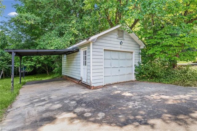 2881 Monticello Drive, Winston-salem, NC 27106
