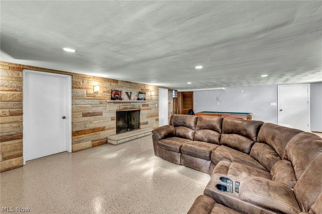 25641 Glenbrook Boulevard, Euclid, OH 44117