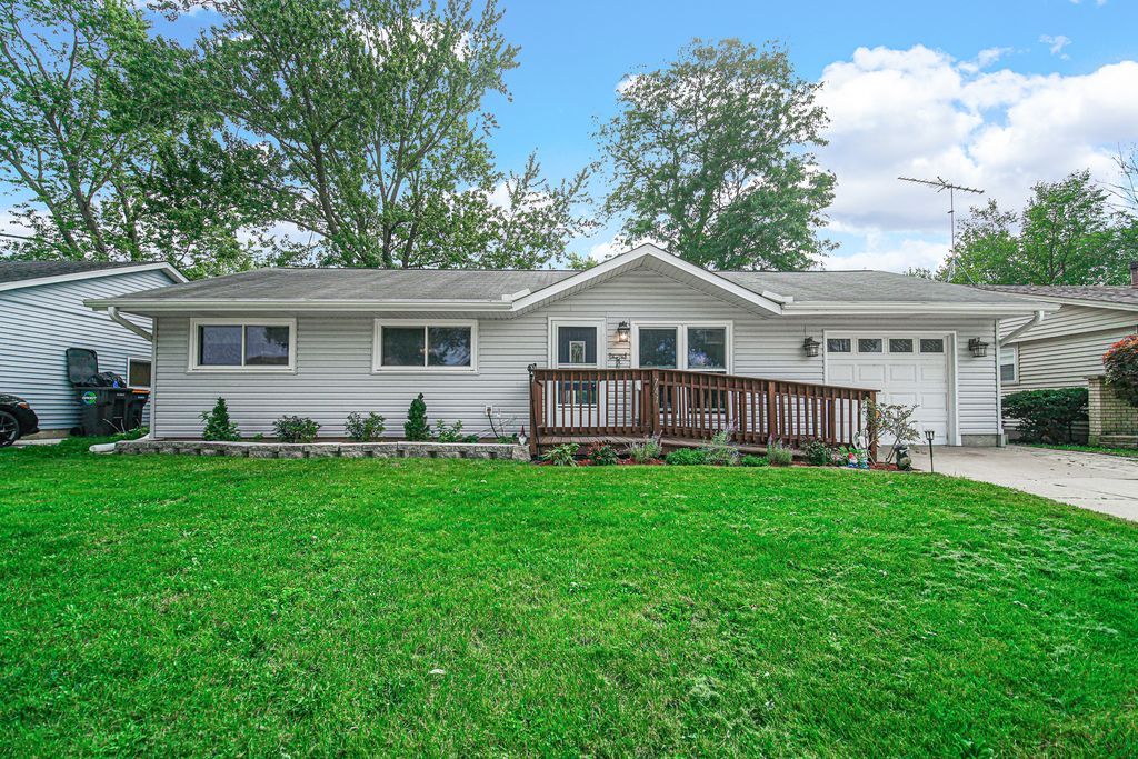 741 Surrey Drive, Streamwood, IL 60107 — photo 2