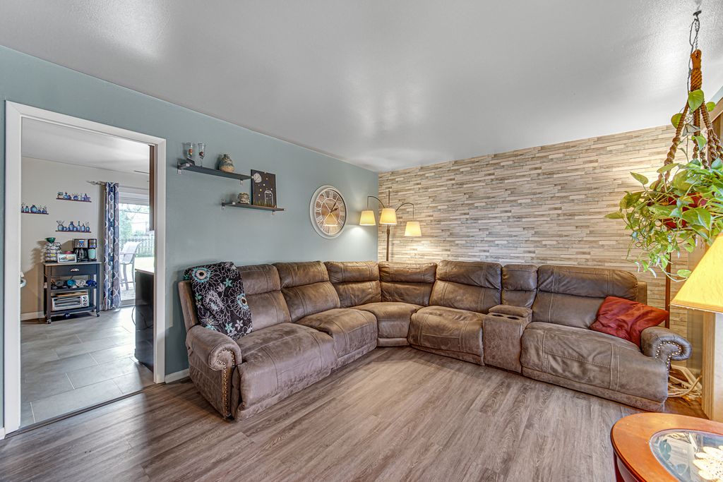 741 Surrey Drive, Streamwood, IL 60107 — photo 4