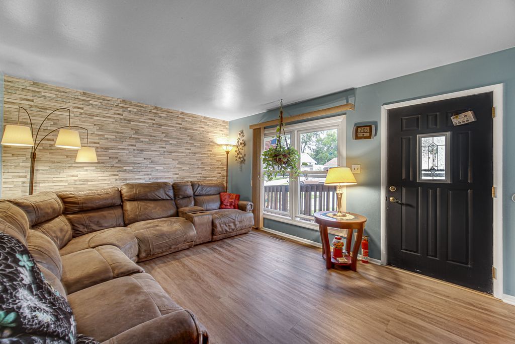 741 Surrey Drive, Streamwood, IL 60107 — photo 5