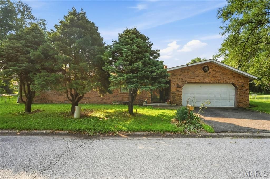 230 Bruce Drive, Cahokia, IL 62206