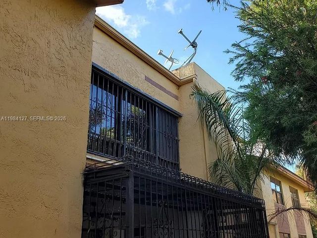 10885 NW 7th St 21-33, Miami, FL 33172