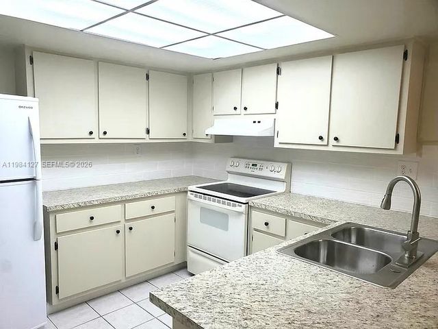 10885 NW 7th St 21-33, Miami, FL 33172