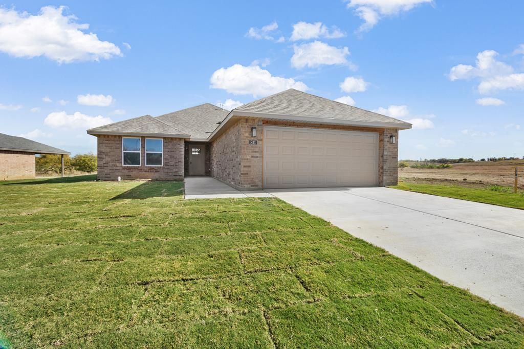811 Bella Bvd, Coleman, TX 76834