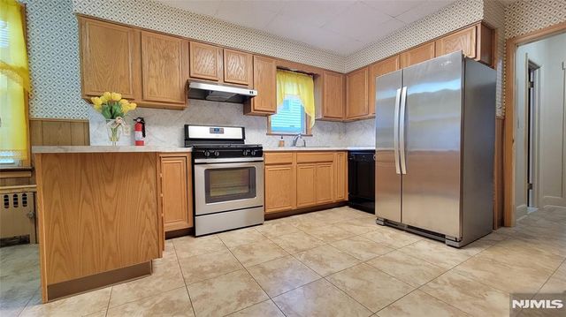 29 Magnolia Avenue, Kearny, NJ 07032