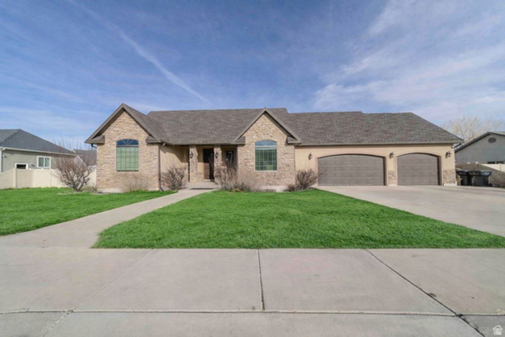 85 S CONSTITUTION DR, Roosevelt, UT 84066