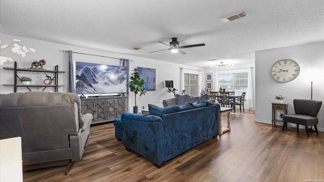 1105 Morningmist Ln, Schertz, TX 78154