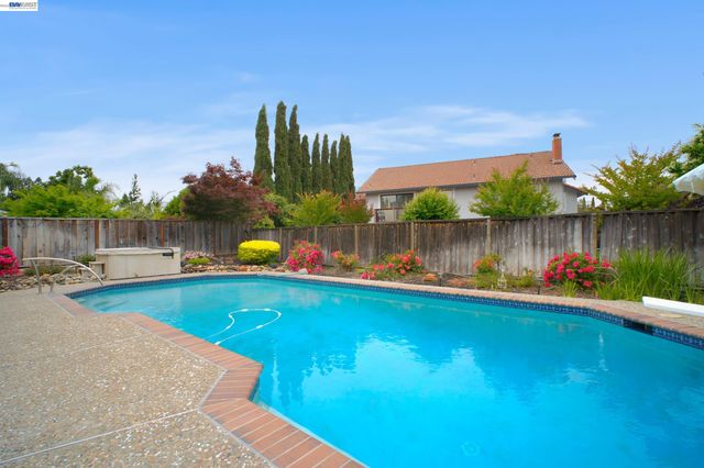 604 Lomond Cir, San Ramon, CA 94583