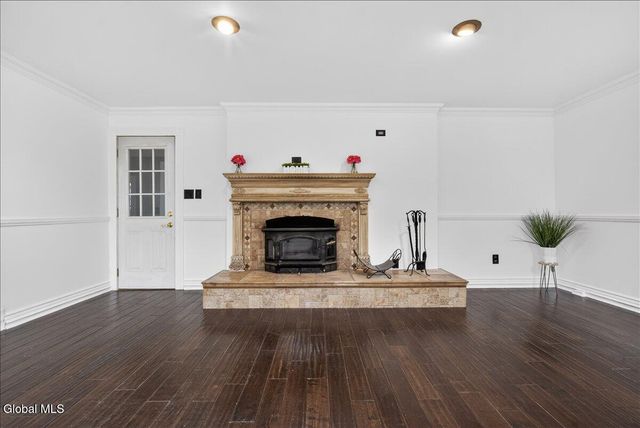 51 S Kellogg Avenue, Colonie, NY 12304