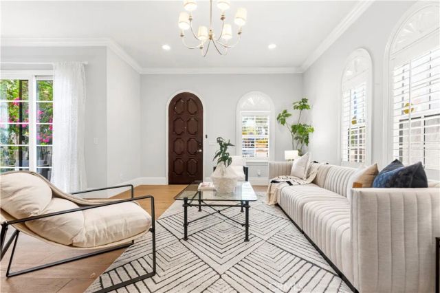 566 S 2nd Avenue, Arcadia, CA 91006