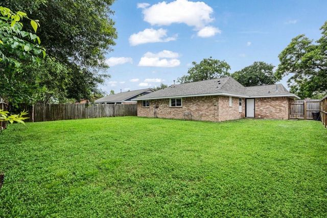 10323 Sagebluff Drive, Houston, TX 77089
