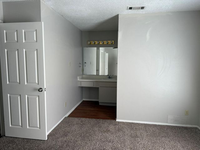 12812 Tomanet TRL B, Austin, TX 78727