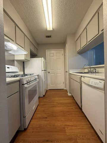 12812 Tomanet TRL B, Austin, TX 78727