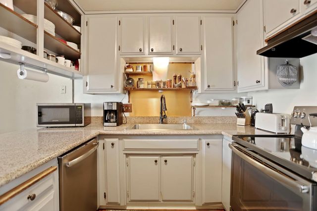 604 Edgebrook Ct, Modesto, CA 95354