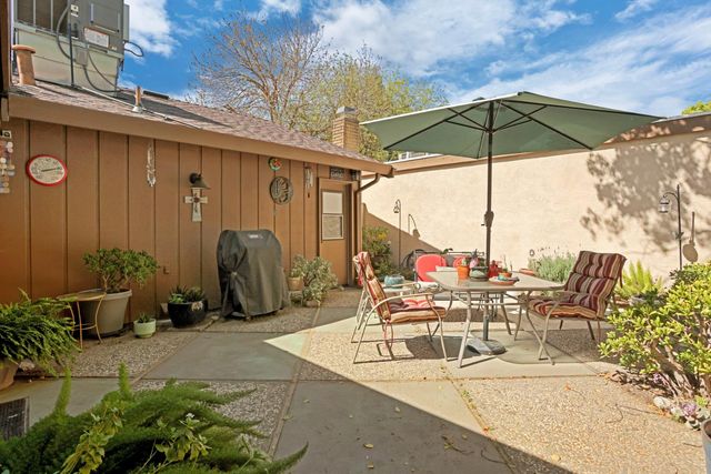 604 Edgebrook Ct, Modesto, CA 95354