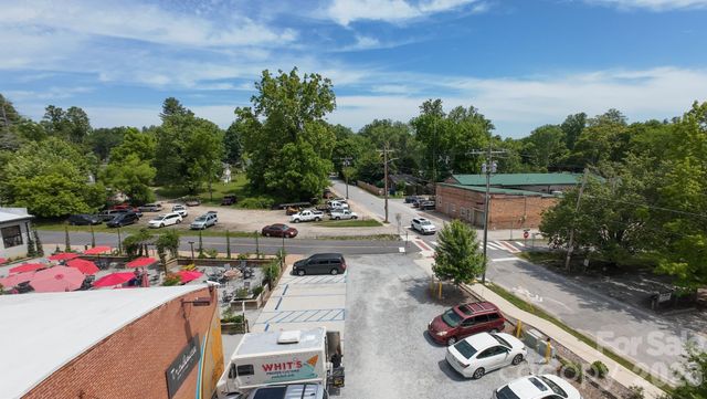 414 S Whitted Street, Hendersonville, NC 28739