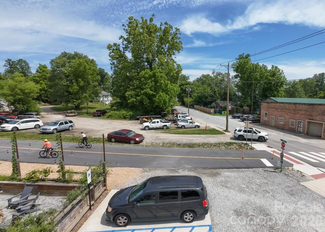 414 S Whitted Street, Hendersonville, NC 28739
