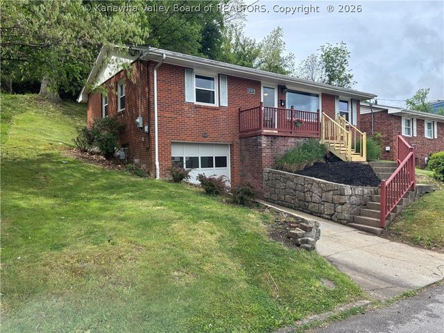 2757 Daniels Avenue, South Charleston, WV 25303