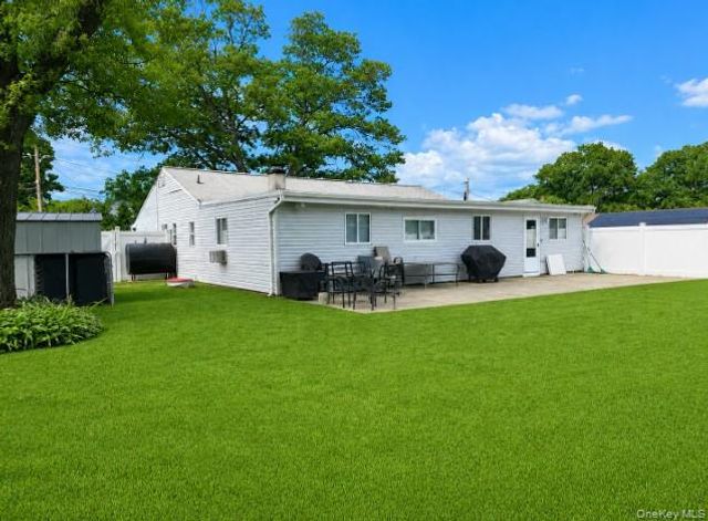 2 Comet Road, Selden, NY 11784
