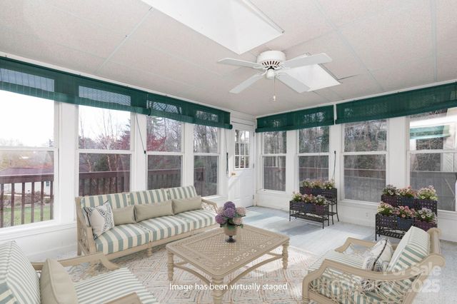 218 Turtle Lane, Hendersonville, NC 28791