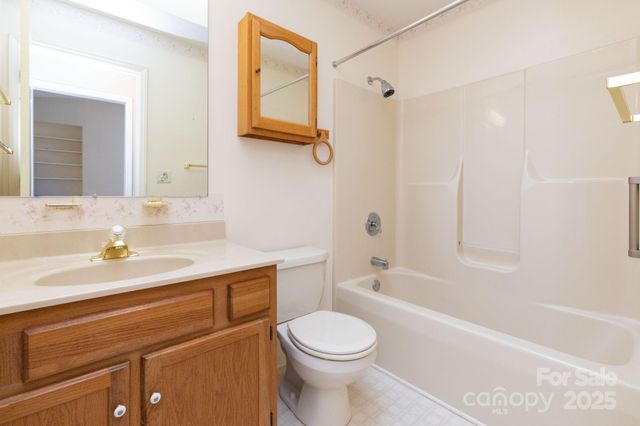 218 Turtle Lane, Hendersonville, NC 28791