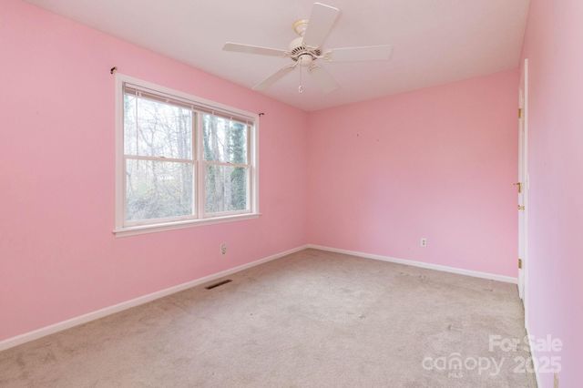 218 Turtle Lane, Hendersonville, NC 28791