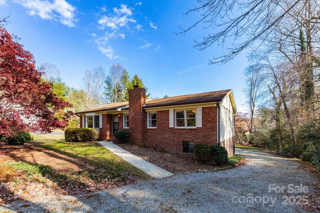 218 Turtle Lane, Hendersonville, NC 28791