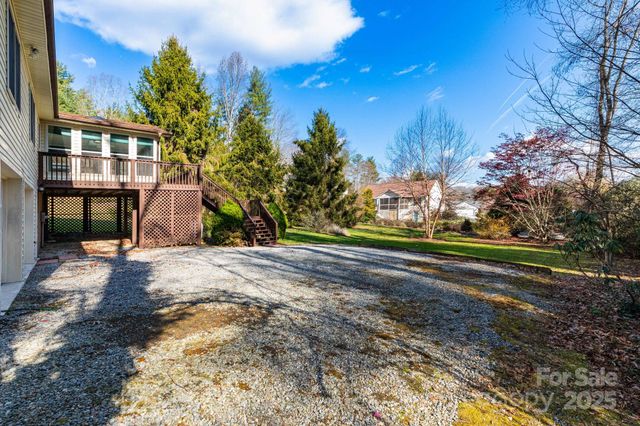 218 Turtle Lane, Hendersonville, NC 28791