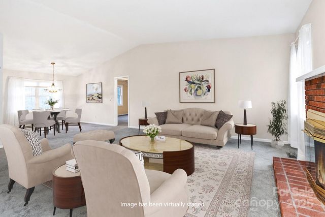 218 Turtle Lane, Hendersonville, NC 28791