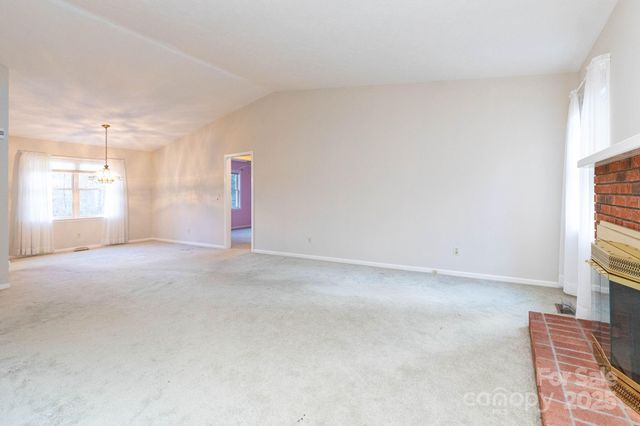 218 Turtle Lane, Hendersonville, NC 28791